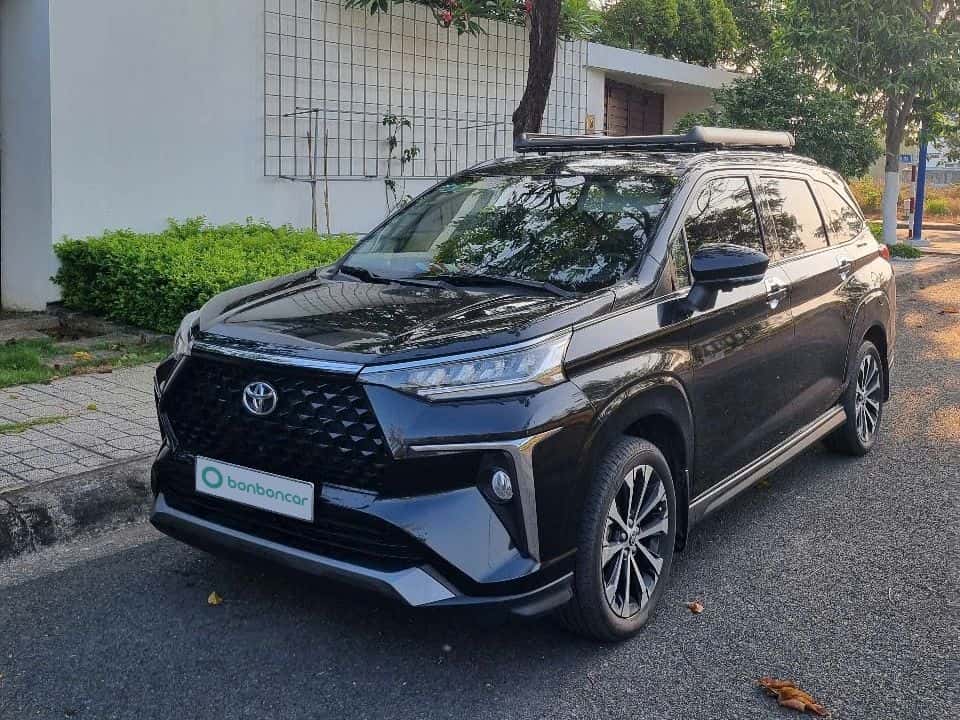 TOYOTA VELOZ CROSS